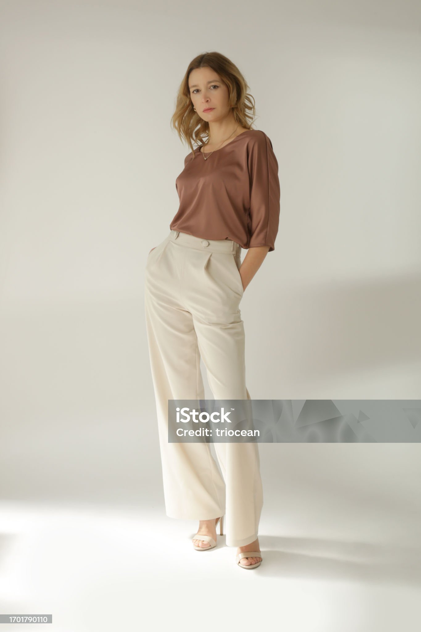 Conjunto Bege Feminino Elegante
